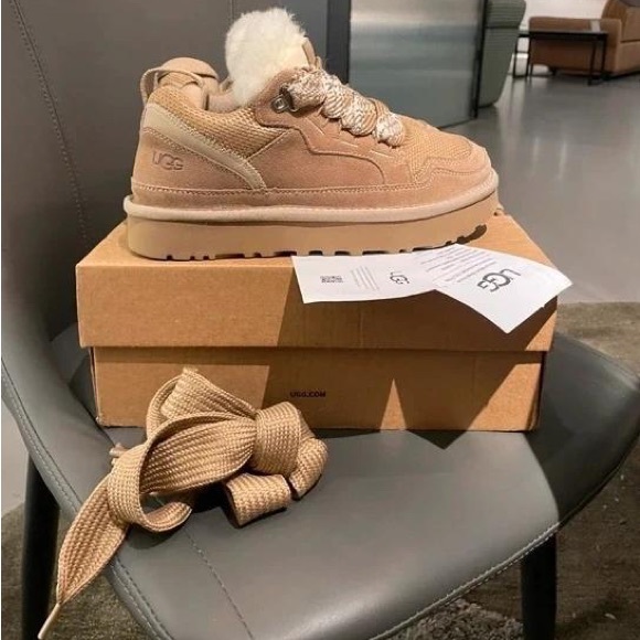 UGG Women's Beige Sneakers with White Fur - Picture 4 of 5